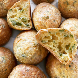 Brazilian cheese bread (Pão de Queijo)