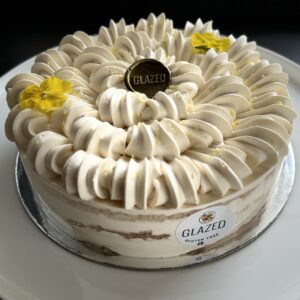 Vanilla and lemon gateau