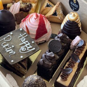 Alternative view of Purim deluxe celebration box